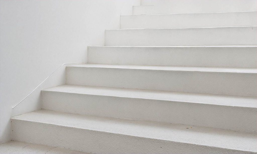 Białe schody